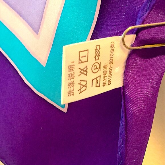 WENSLI scarf -  floral pattern, 44.5 x 44 inches 100% silk, China - Picture 9 of 11